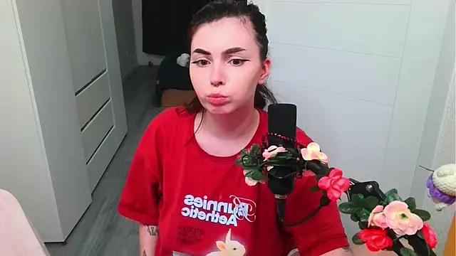 Snapshot of peachyness chatting on 04-26-26, 03:10 peachyness online show from 04-26-26, 03:10