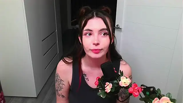 Snapshot of peachyness chatting on 05-01-26, 07:51 peachyness online show from 05-01-26, 07:51
