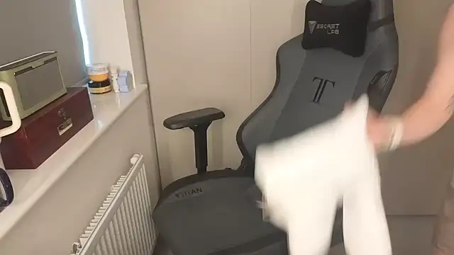 Lilly-Luscious online show from 10-21-25, 03:02