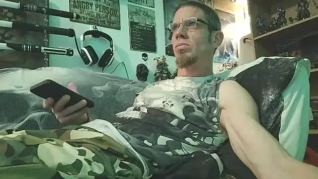 Snapshot of TomXXII chatting on 10-28-25, 02:48 TomXXII online show from 10-28-25, 02:48