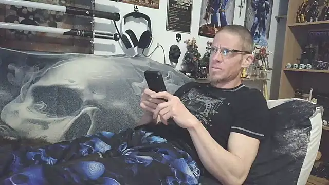 Snapshot of TomXXII chatting on 04-06-26, 09:16 TomXXII online show from 04-06-26, 09:16