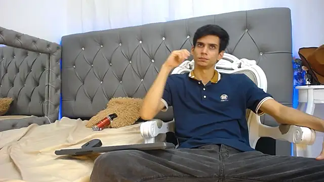 Sebalexis7 online show from 10-04-25, 03:04