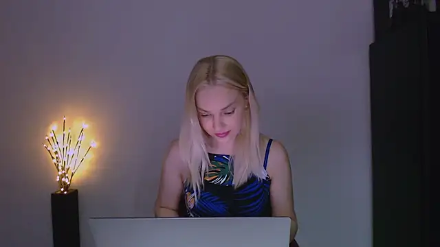 Snapshot of Lia_noo_regrets chatting on 04-05-26, 06:05 Lia noo regrets online show from 04-05-26, 06:05