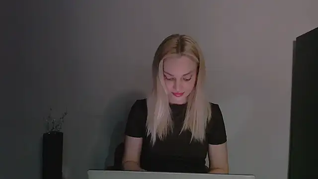 Snapshot of Lia_noo_regrets chatting on 04-19-26, 06:10 Lia noo regrets online show from 04-19-26, 06:10