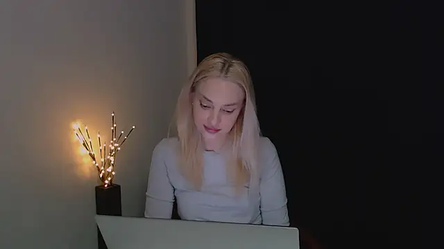 Snapshot of Lia_noo_regrets chatting on 04-20-26, 05:37 Lia noo regrets online show from 04-20-26, 05:37