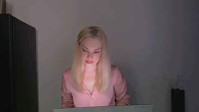 Snapshot of Lia_noo_regrets chatting on 05-01-26, 04:44 Lia noo regrets online show from 05-01-26, 04:44