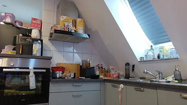 SweetTeenGirl online show from 10-16-25, 09:43