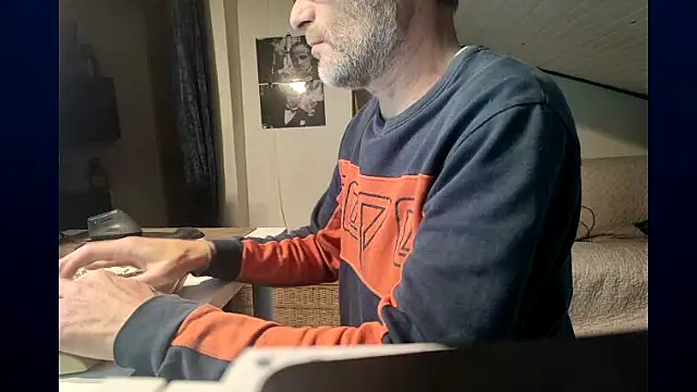 french male whorexh online show from 12-16-25, 07:57