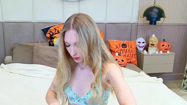 KellyBradford online show from 10-25-25, 05:48