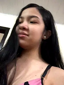 Snapshot of ashleyy20 chatting on 11-03-25, 10:21 ashleyy20 online show from 11-03-25, 10:21