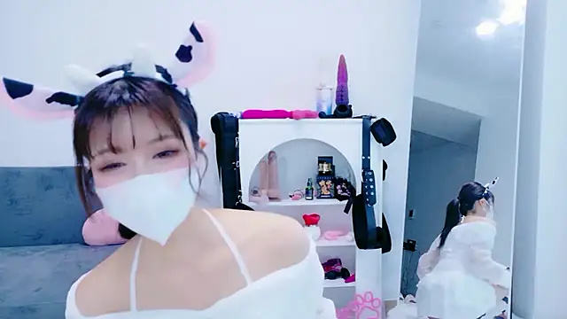 -Nyanko-chan- online show from 05-30-26, 09:12