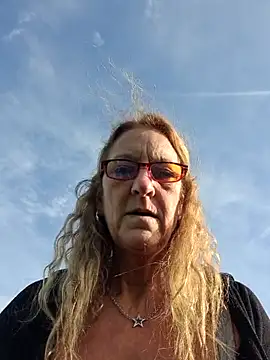 Snapshot of HotWifeLyn68 chatting on 11-05-25, 12:05 HotWifeLyn68 online show from 11-05-25, 12:05