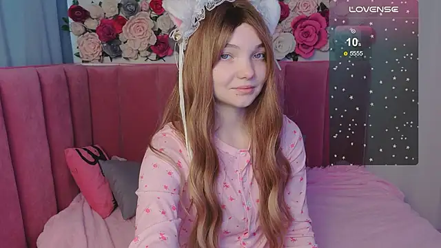 Snapshot of AnimeAlica18 chatting on 10-30-25, 02:35 AnimeAlica18 online show from 10-30-25, 02:35