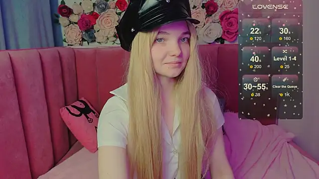 Snapshot of AnimeAlica18 chatting on 11-12-25, 10:15 AnimeAlica18 online show from 11-12-25, 10:15