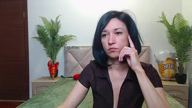 Snapshot of CameronEnns chatting on 10-01-25, 12:22 CameronEnns online show from 10-01-25, 12:22