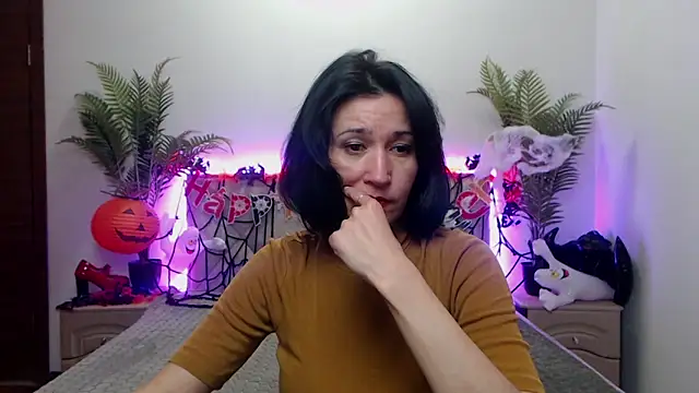 Snapshot of CameronEnns chatting on 10-21-25, 12:39 CameronEnns online show from 10-21-25, 12:39