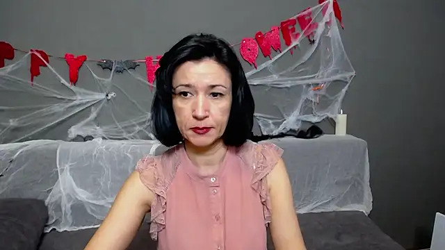 Snapshot of CameronEnns chatting on 10-23-25, 06:23 CameronEnns online show from 10-23-25, 06:23