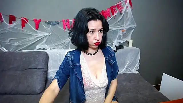 Snapshot of CameronEnns chatting on 10-25-25, 06:21 CameronEnns online show from 10-25-25, 06:21