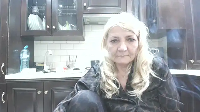 Snapshot of ButterflyBlondie chatting on 06-16-26, 03:31 ButterflyBlondie online show from 06-16-26, 03:31