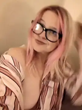 Snapshot of SuzieSub chatting on 09-13-25, 10:31 SuzieSub online show from 09-13-25, 10:31