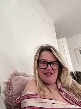 SuzieSub online show from 03-04-26, 08:53