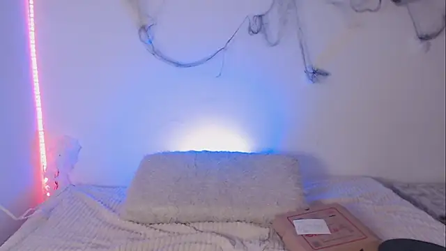 Snapshot of Lia__1 chatting on 10-18-25, 08:42 Lia 1 online show from 10-18-25, 08:42