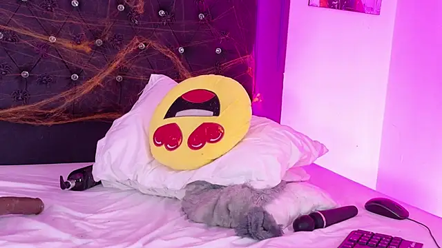 Billie Eilish online show from 10-31-25, 06:47