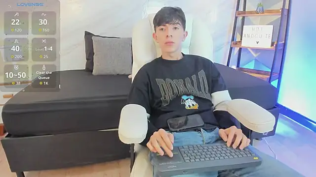 Snapshot of mathias_saenz chatting on 11-27-25, 07:16 mathias saenz online show from 11-27-25, 07:16