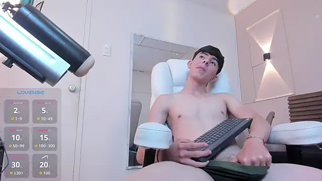 Snapshot of mathias_saenz chatting on 01-13-26, 07:41 mathias saenz online show from 01-13-26, 07:41