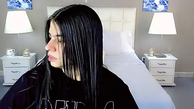 Snapshot of maddissonivanova chatting on 09-23-25, 07:06 maddissonivanova online show from 09-23-25, 07:06