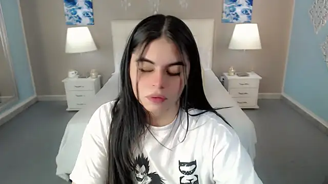 Snapshot of maddissonivanova chatting on 10-11-25, 07:23 maddissonivanova online show from 10-11-25, 07:23