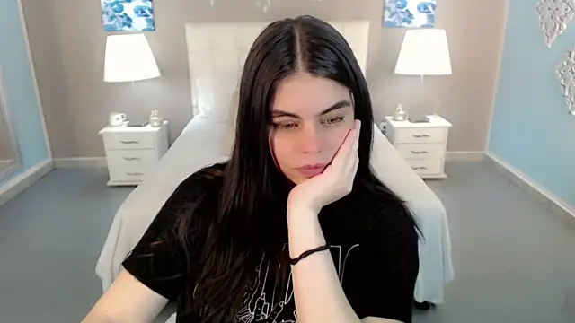 Snapshot of maddissonivanova chatting on 10-19-25, 06:14 maddissonivanova online show from 10-19-25, 06:14