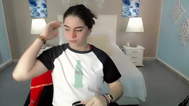 Snapshot of maddissonivanova chatting on 10-20-25, 07:14 maddissonivanova online show from 10-20-25, 07:14