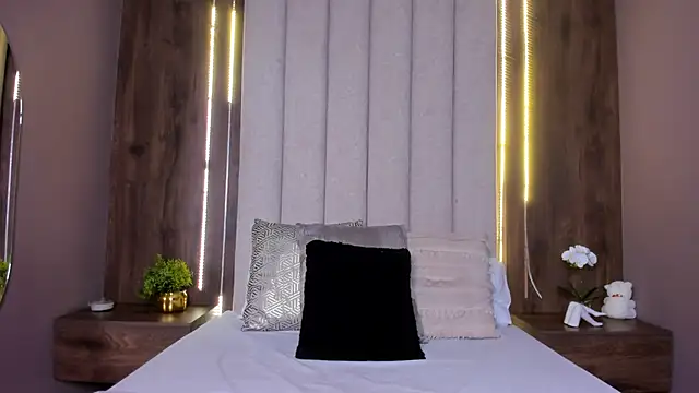 LucySalvatore  online show from 09-13-25, 03:45