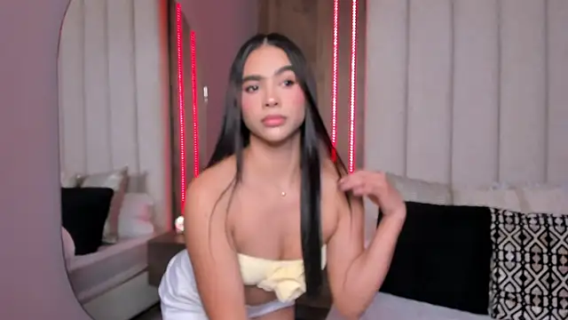 Snapshot of LucySalvatore_ chatting on 02-14-26, 06:26 LucySalvatore online show from 02-14-26, 06:26