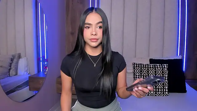 Snapshot of LucySalvatore_ chatting on 02-21-26, 05:14 LucySalvatore online show from 02-21-26, 05:14