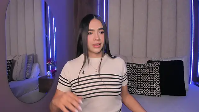 Snapshot of LucySalvatore_ chatting on 02-23-26, 09:45 LucySalvatore online show from 02-23-26, 09:45