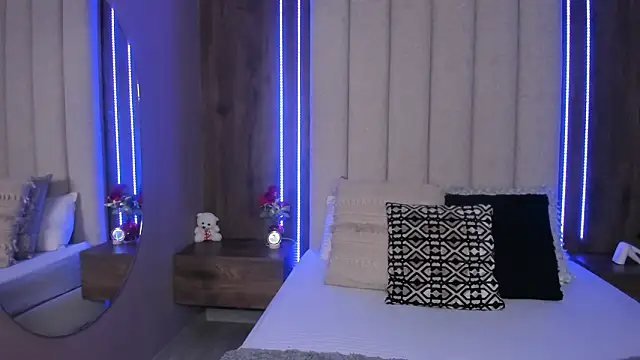 Snapshot of LucySalvatore_ chatting on 02-24-26, 05:44 LucySalvatore online show from 02-24-26, 05:44