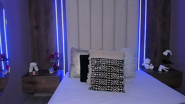 Snapshot of LucySalvatore_ chatting on 03-11-26, 04:02 LucySalvatore online show from 03-11-26, 04:02