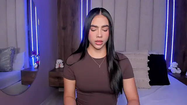 Snapshot of LucySalvatore_ chatting on 03-13-26, 03:51 LucySalvatore online show from 03-13-26, 03:51