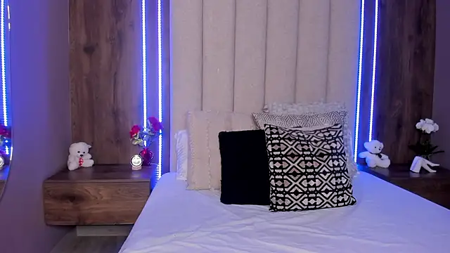 Snapshot of LucySalvatore_ chatting on 03-20-26, 01:05 LucySalvatore online show from 03-20-26, 01:05