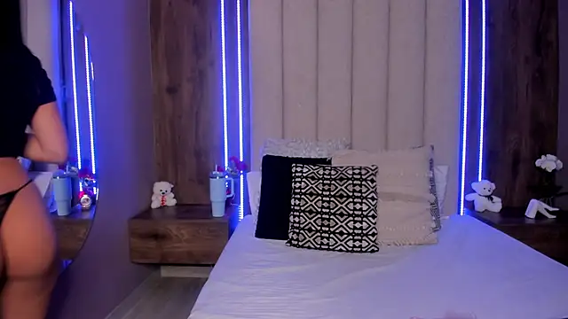 Snapshot of LucySalvatore_ chatting on 03-21-26, 11:08 LucySalvatore online show from 03-21-26, 11:08