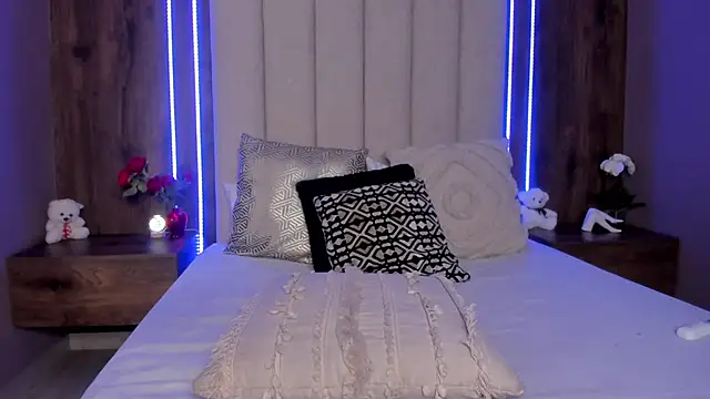 Snapshot of LucySalvatore_ chatting on 03-27-26, 08:26 LucySalvatore online show from 03-27-26, 08:26