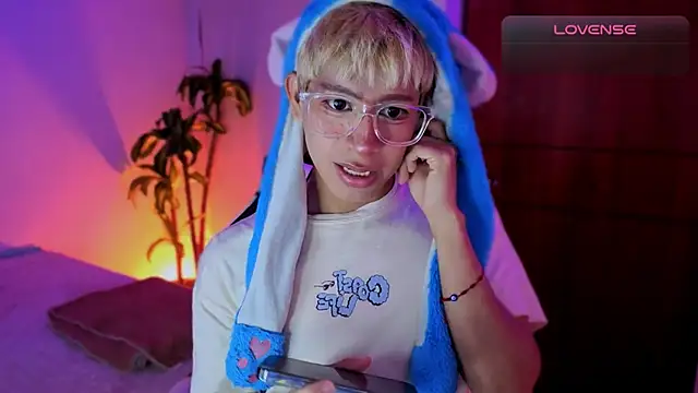 taichi bluy online show from 12-18-25, 07:03