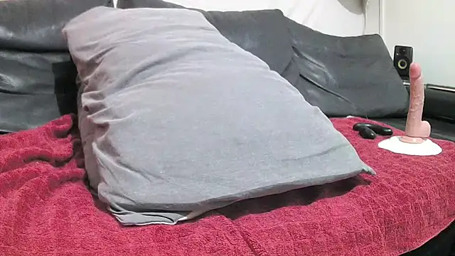 guybo1421983 online show from 09-08-25, 05:12