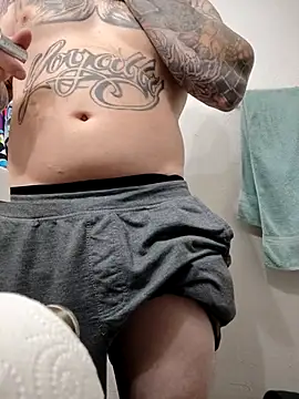 Snapshot of Bwcgoonie chatting on 09-15-25, 09:31 Bwcgoonie online show from 09-15-25, 09:31