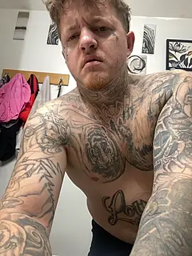 Snapshot of Bwcgoonie chatting on 10-28-25, 02:48 Bwcgoonie online show from 10-28-25, 02:48