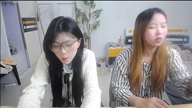 Babygirls523 online show from 11-06-25, 11:44