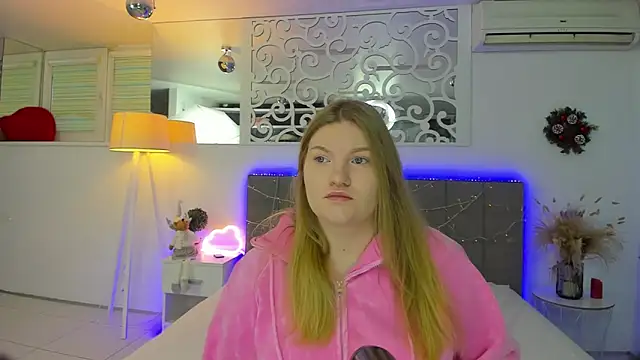 AshleyJoness online show from 12-17-25, 06:19