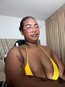 Naomisweett1 online show from 10-07-25, 11:13